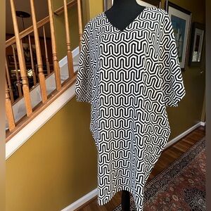 NWT Chicos Black & Cream Tunic